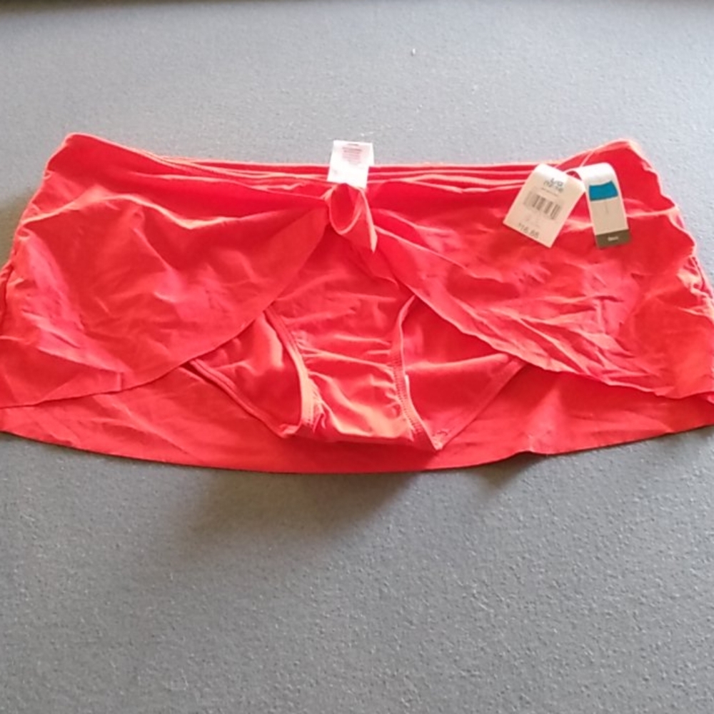 Swimsuit bottoms with skirt